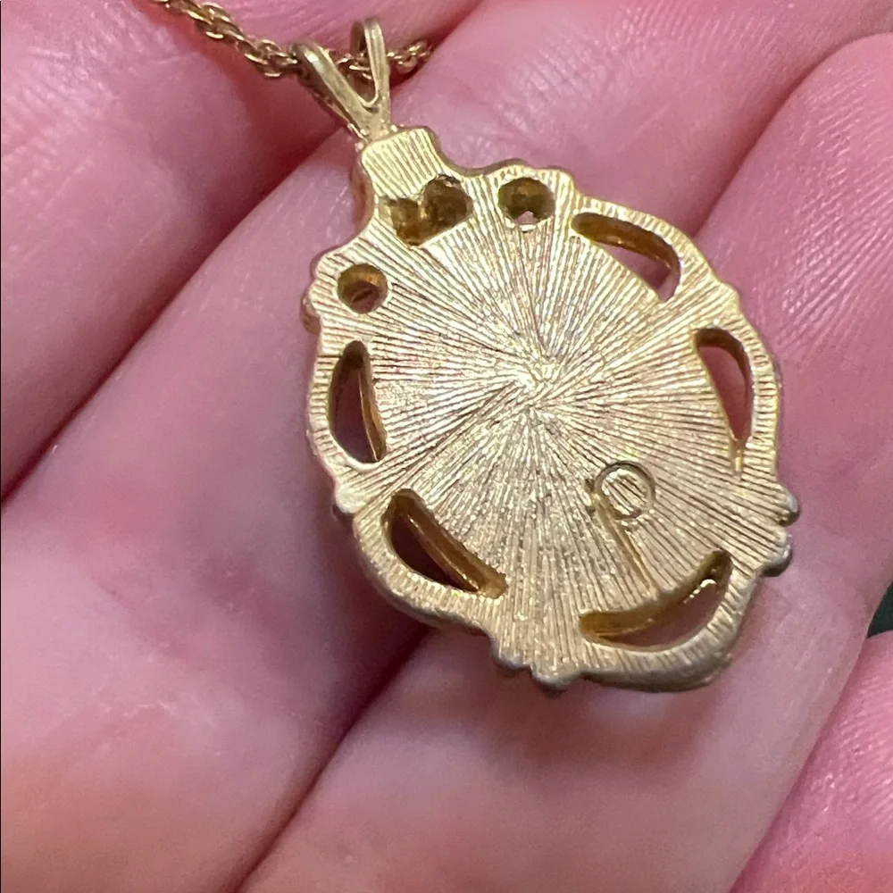 VTG Victorian Style Blue Flashy Cabochon Oval 18k Gold Plated Pendant Necklace